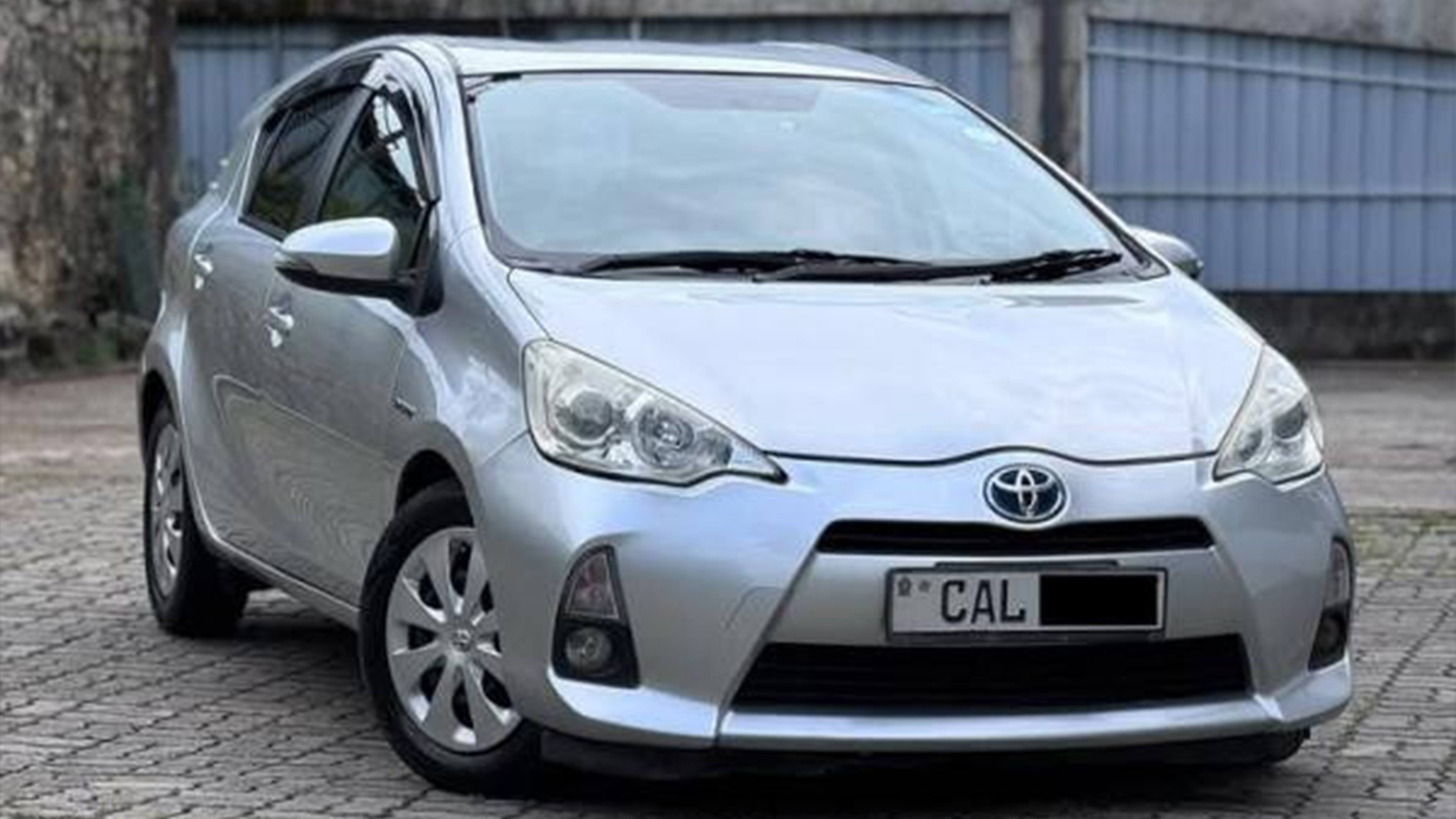 Toyota Aqua, 2019, hatchback, in hybrid and automatic
